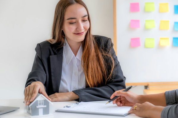 Comprendre la vente en nue-propriété : avantages et processus